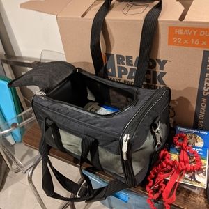 Pet supplies Bundle - Sherpa carrier for small pet